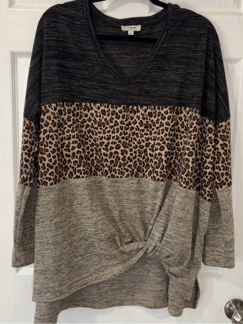Umgee Colorblock V-Neck Sweatshirt with Leopard Panel - Black/Beige/Tan Large
